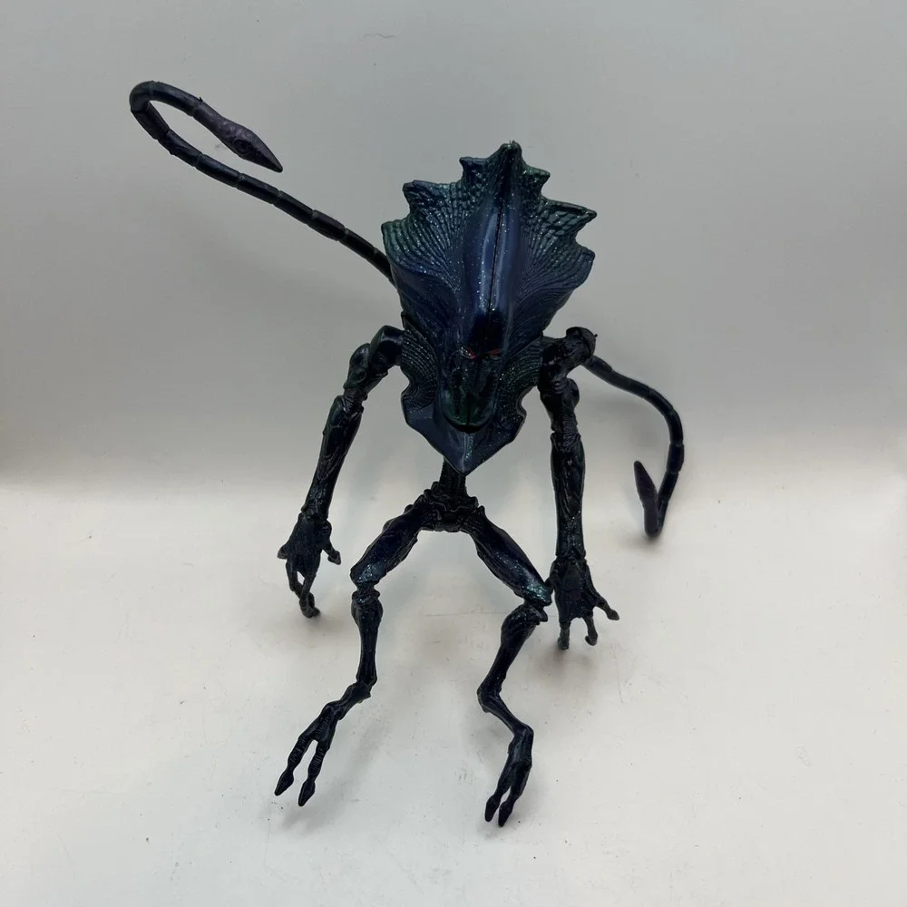 Alien Action Figures Set of 3 in Assorted Colors